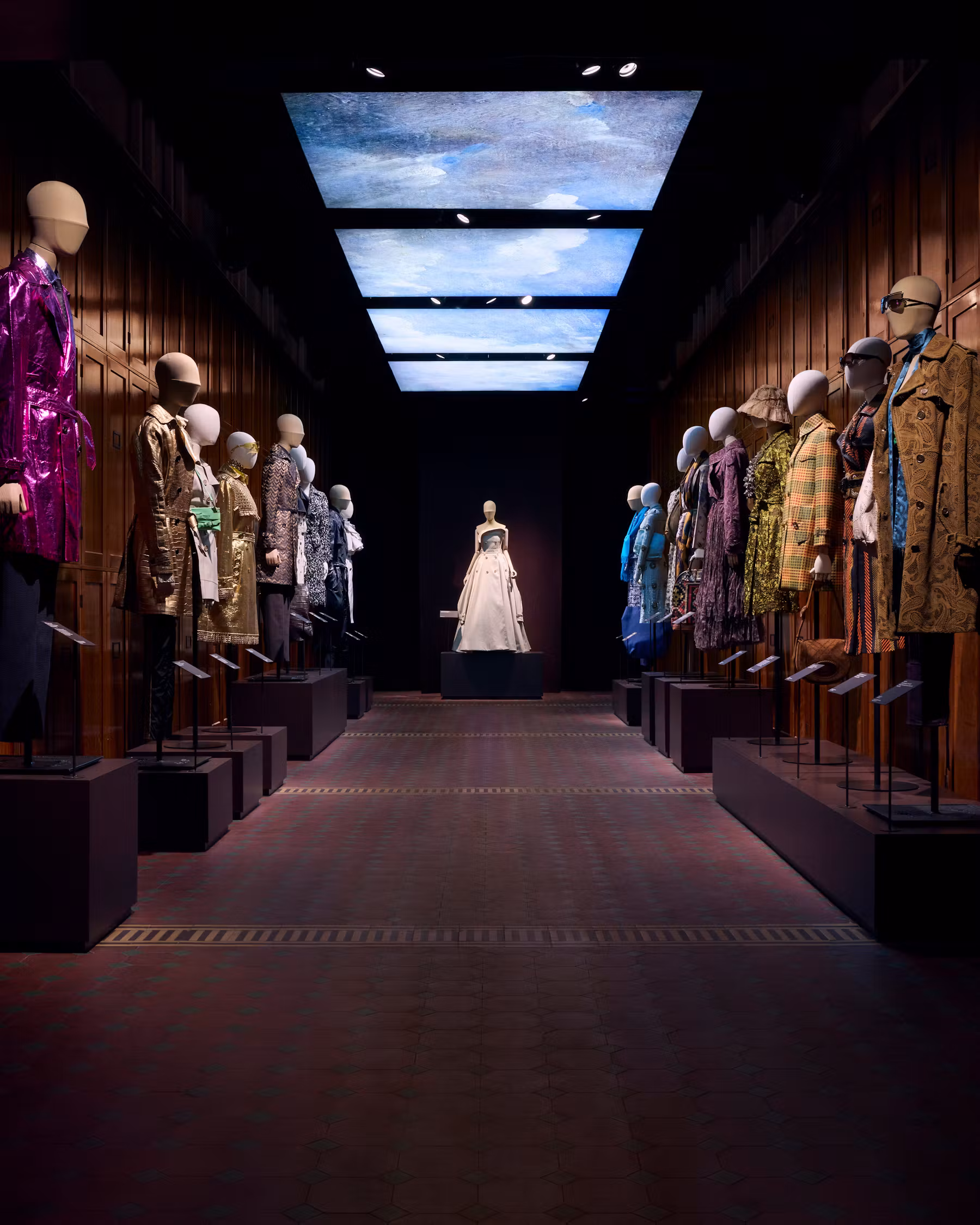 Η καμπαρντίνα Burberry στο μουσείο V&A