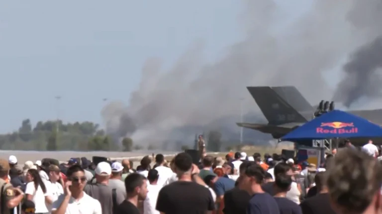 Σοβαρό ατύχημα στο Athens Flying Week: Επεσε Phantom κατά τη διάρκεια επίδειξης