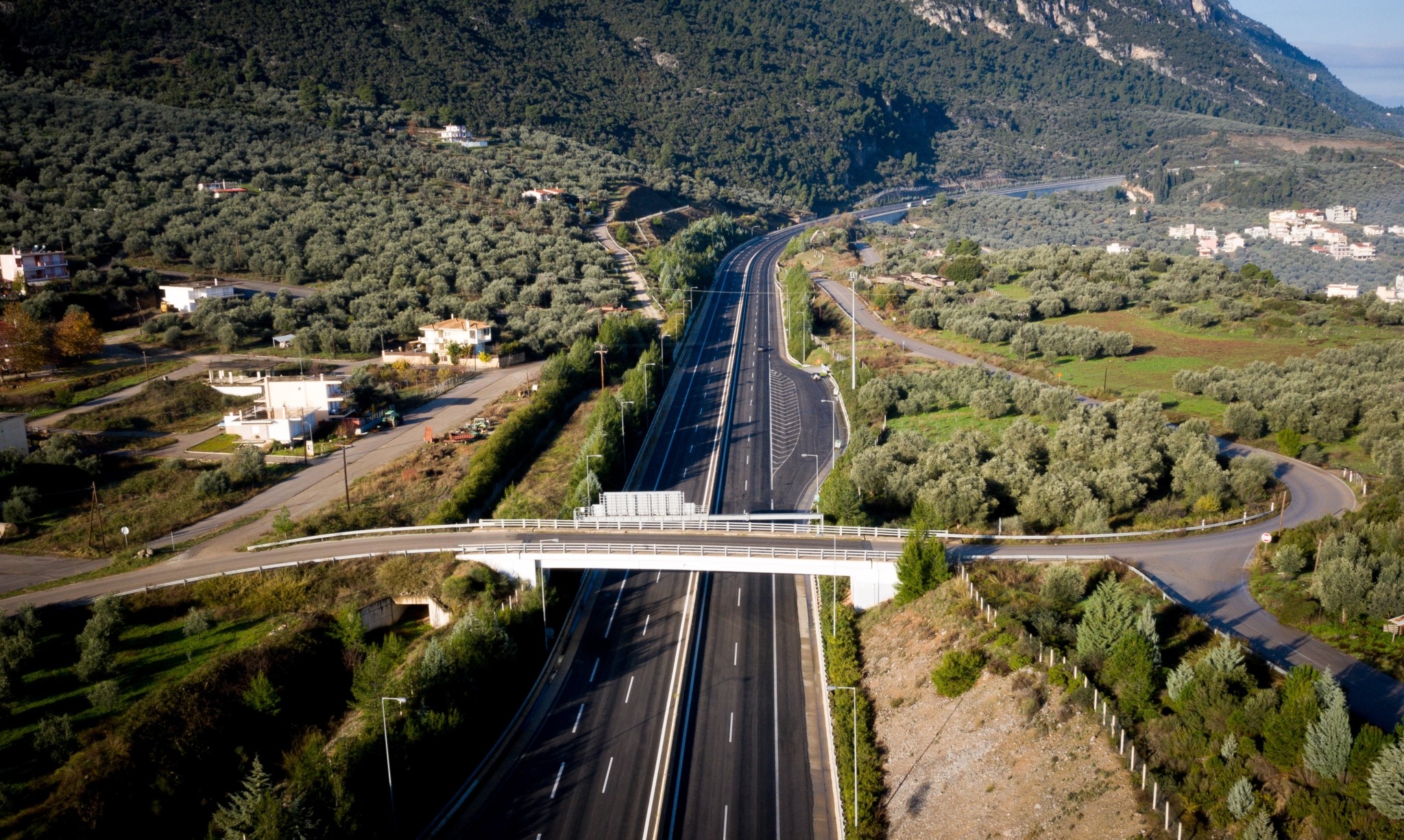 Ο ισοβίτης της αριστερής και ο άρχοντας της μεσαίας: Οι φυλές των λωρίδων στους ελληνικούς δρόμους
