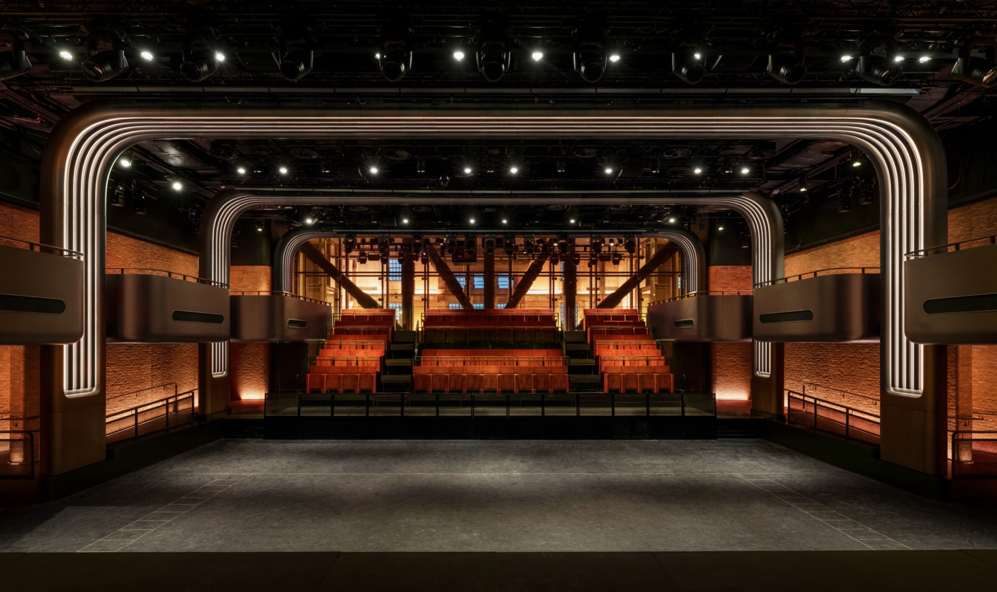 Το νέο Apple Music Hall στο Λονδίνο έρχεται από το μέλλον