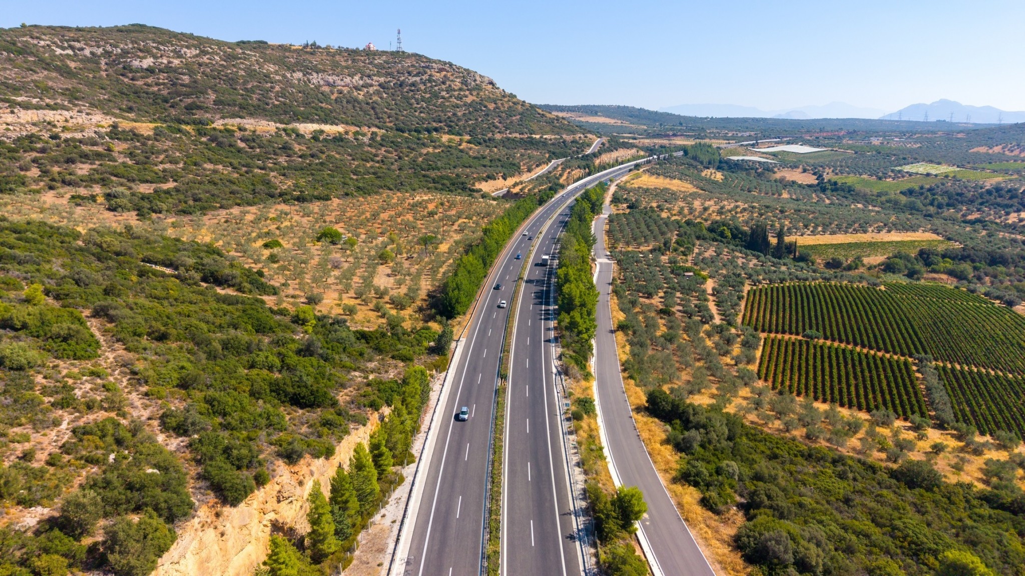 Ο ισοβίτης της αριστερής και ο άρχοντας της μεσαίας: Οι φυλές των λωρίδων στους ελληνικούς δρόμους