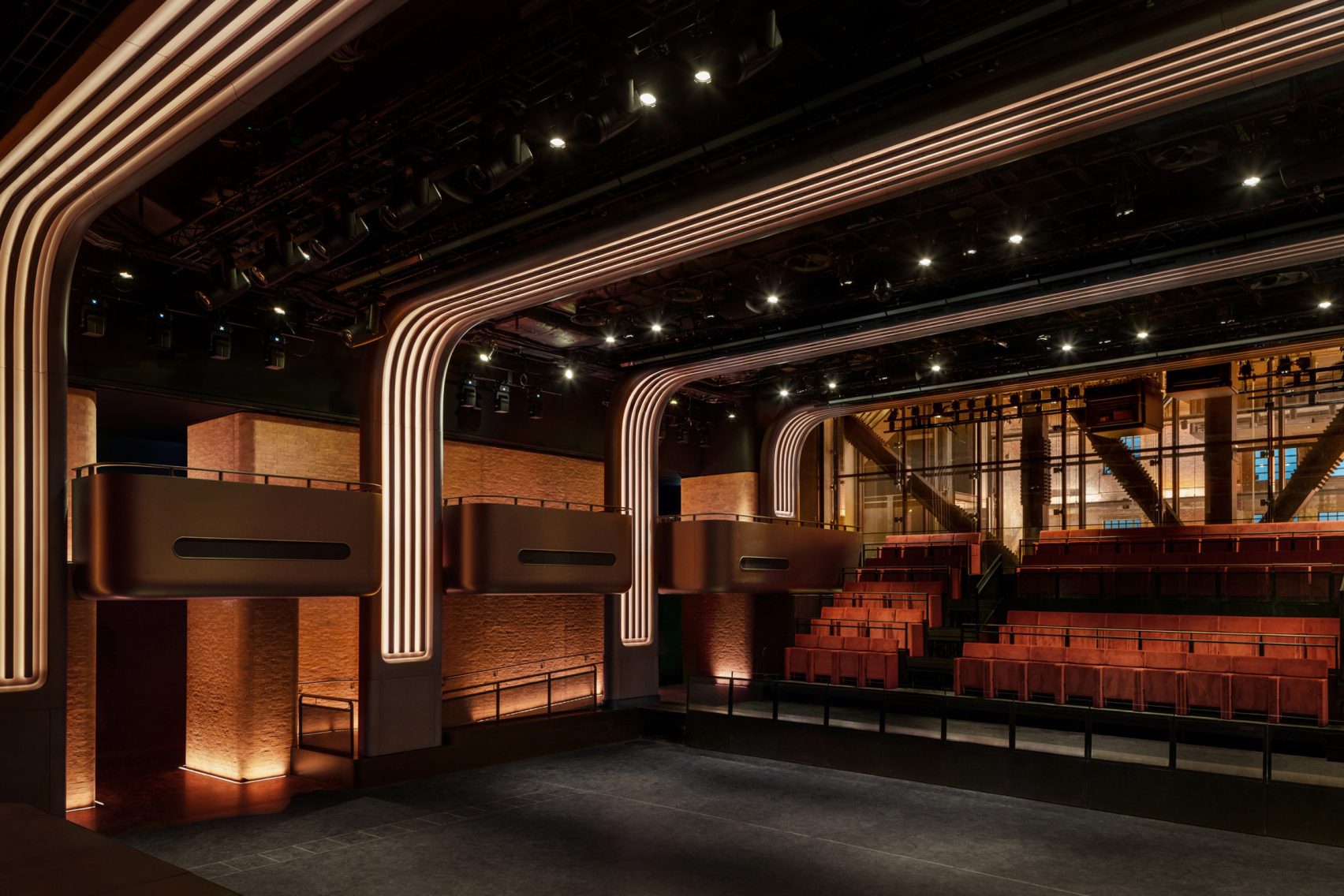 Το νέο Apple Music Hall στο Λονδίνο έρχεται από το μέλλον