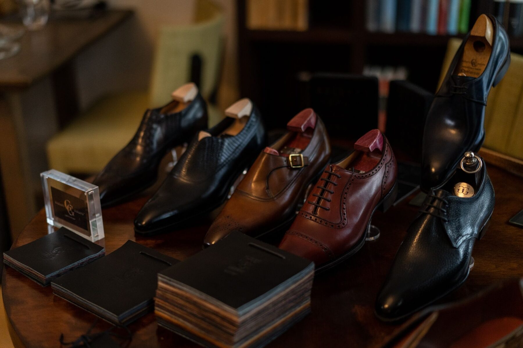 Bespoke παπούτσια: Μήνες αναμονής για ένα ζευγάρι που φτάνει μέχρι τα 10.000 ευρώ
