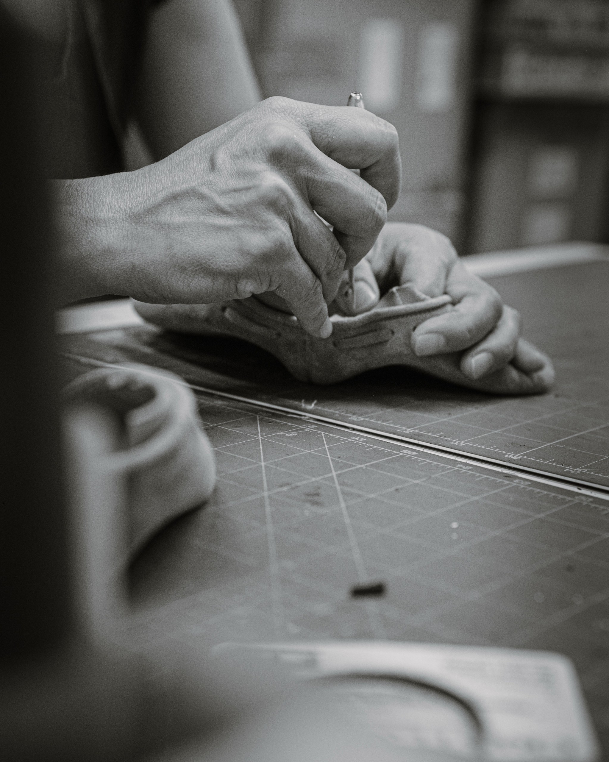 Bespoke παπούτσια: Μήνες αναμονής για ένα ζευγάρι που φτάνει μέχρι τα 10.000 ευρώ