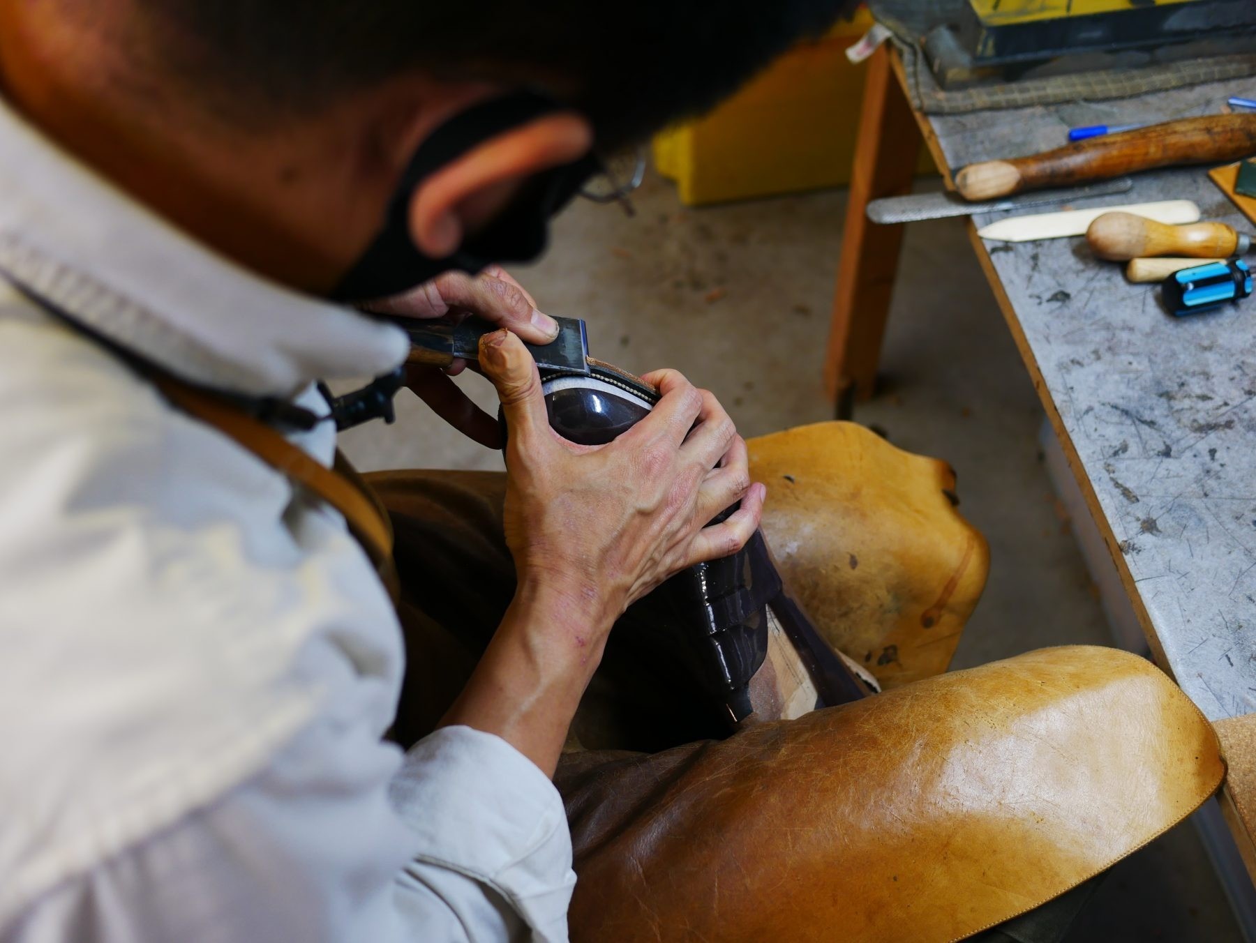 Bespoke παπούτσια: Μήνες αναμονής για ένα ζευγάρι που φτάνει μέχρι τα 10.000 ευρώ