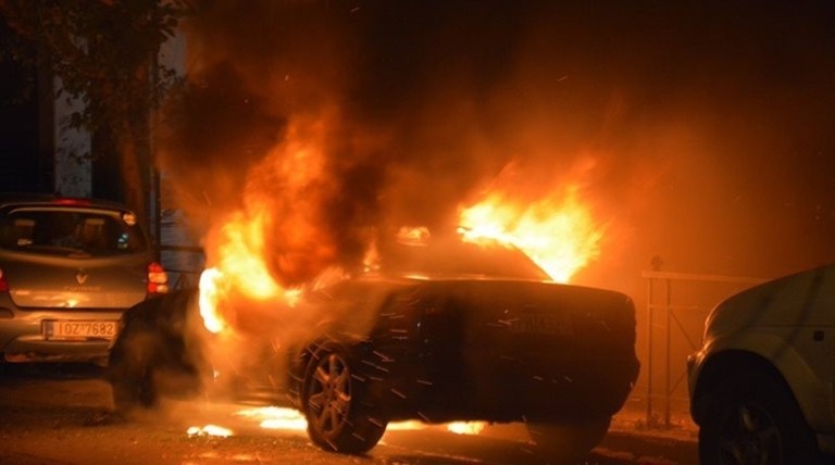 Ο Έλληνας συγγραφέας που ξεχώρισε η Ντούα Λίπα: Από τα Εξάρχεια, στις Βρυξέλλες και τις προτιμήσεις μίας σταρ