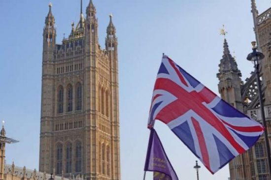 Βρετανία: Νέες κυρώσεις σε ξένες επιχειρήσεις που προμηθεύουν τη Ρωσία με όπλα