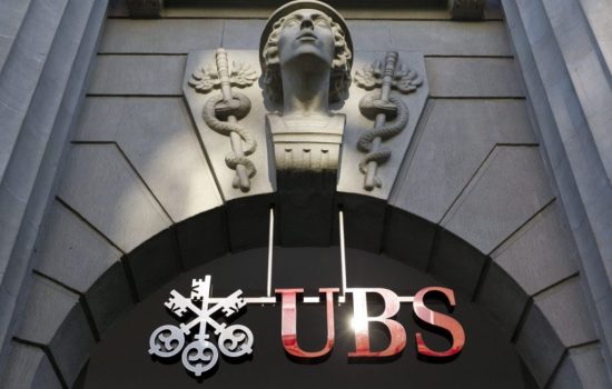 UBS: Πώς αξιολογεί την επενδυτική βαθμίδα, τις τράπεζες και τα ελληνικά ομόλογα (πίνακες)