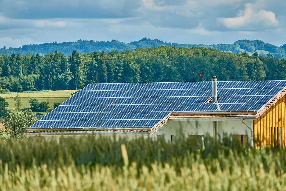 ΙΕΑ: Οι επενδύσεις στην ηλιακή ενέργεια αναμένεται να ξεπεράσουν για πρώτη φορά αυτές στην παραγωγή πετρελαίου